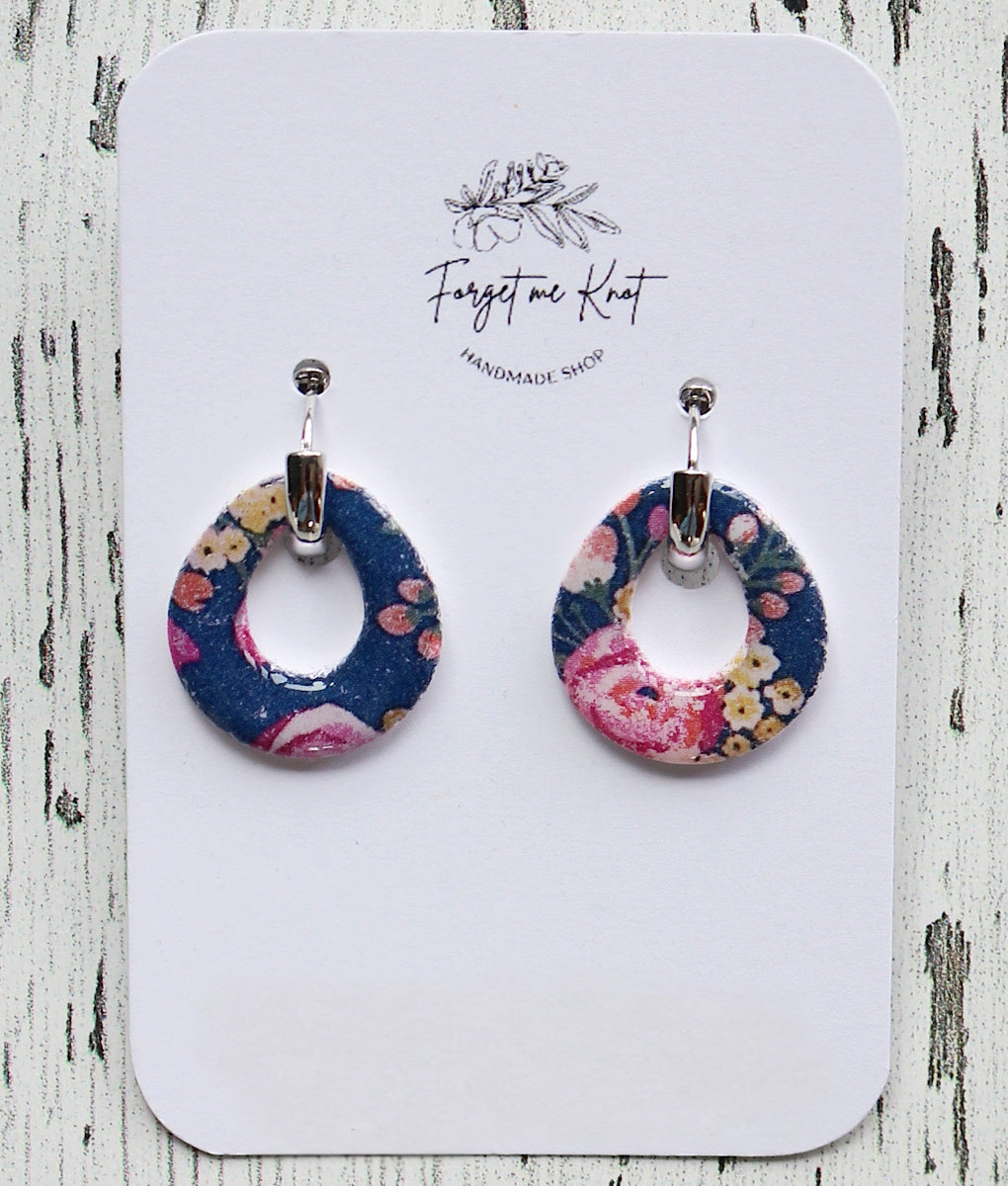 Wood and flowered square earrings