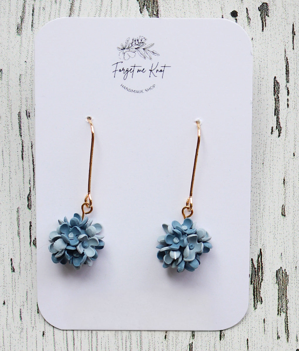 Boucles d’oreilles pendantes hortensia bleu