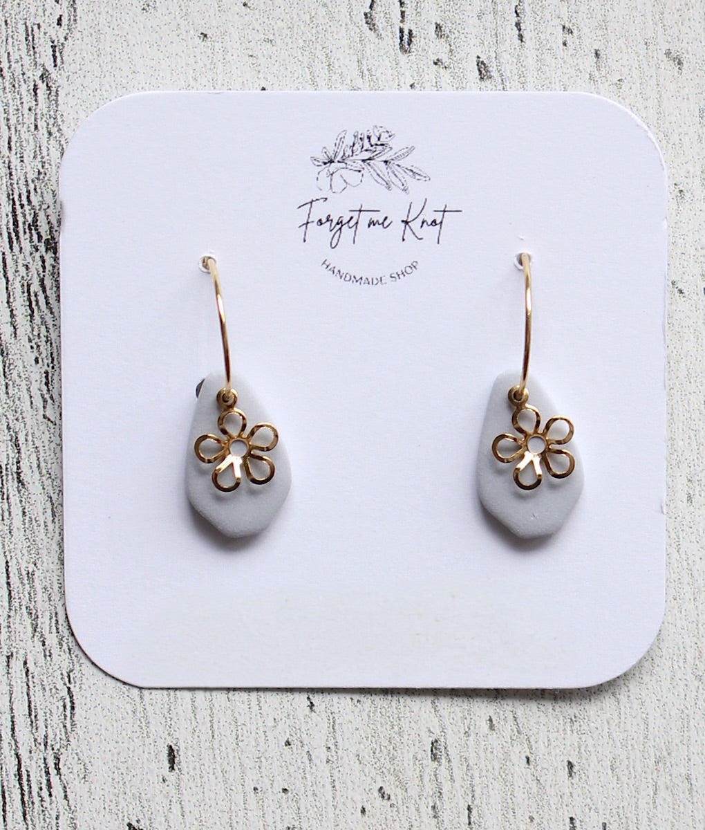 Boucles d’oreilles marguerites blanches