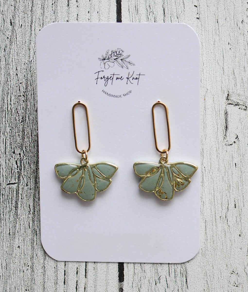 Boucles d’oreilles pétales jade et or