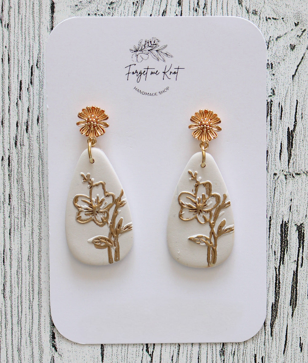 Wood and flowered square earrings