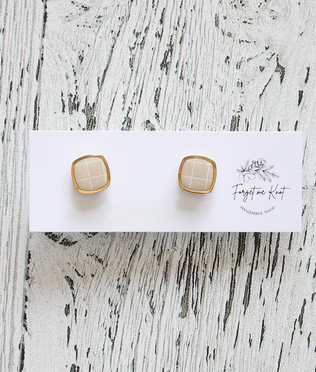 Wood and flowered square earrings