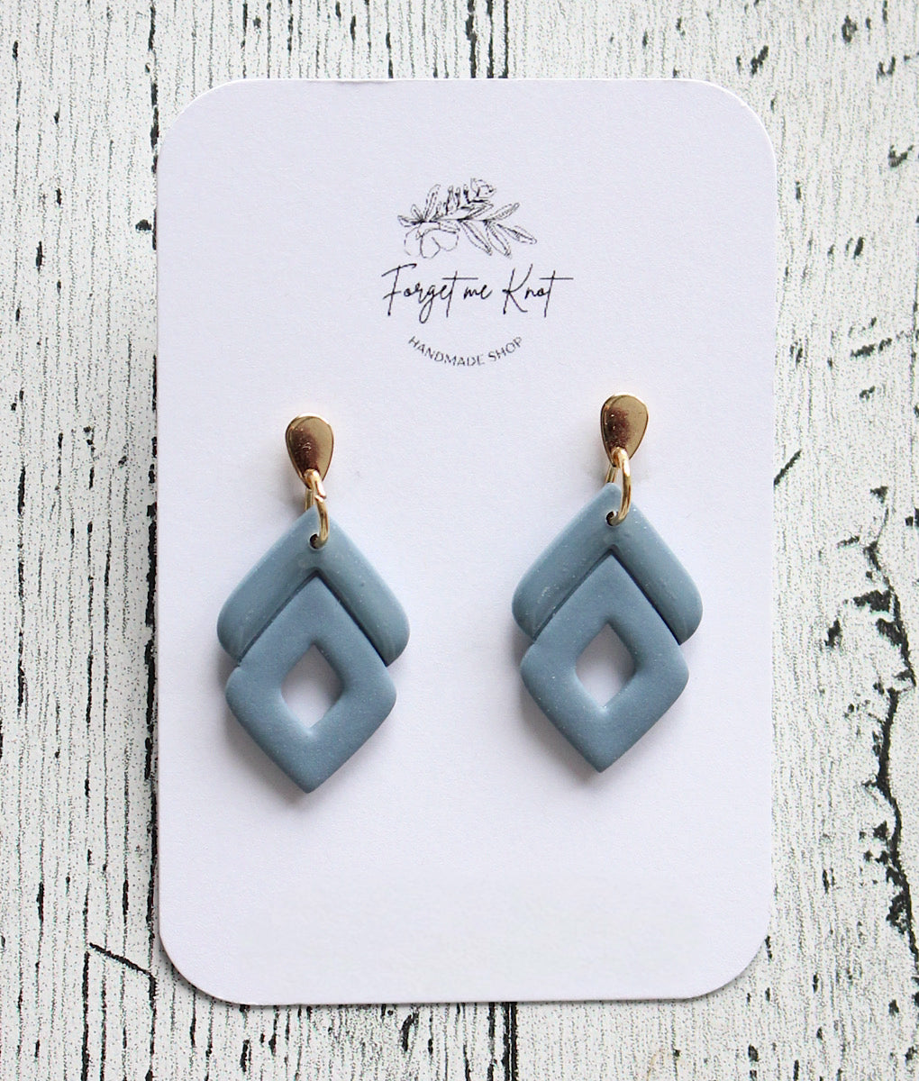 Boucles d’oreilles à losanges superposés fini lustré bleu