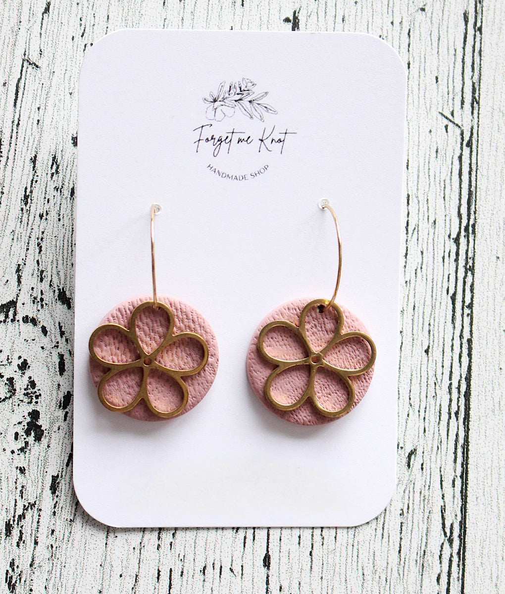 Boucles d’oreilles anneaux fleurs pastilles vieux rose