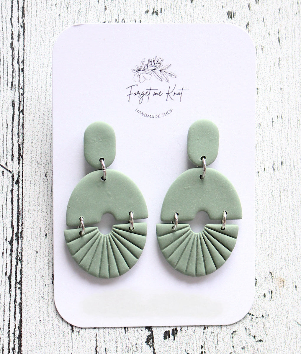 Boucles d’oreilles ovales embossée vert jade