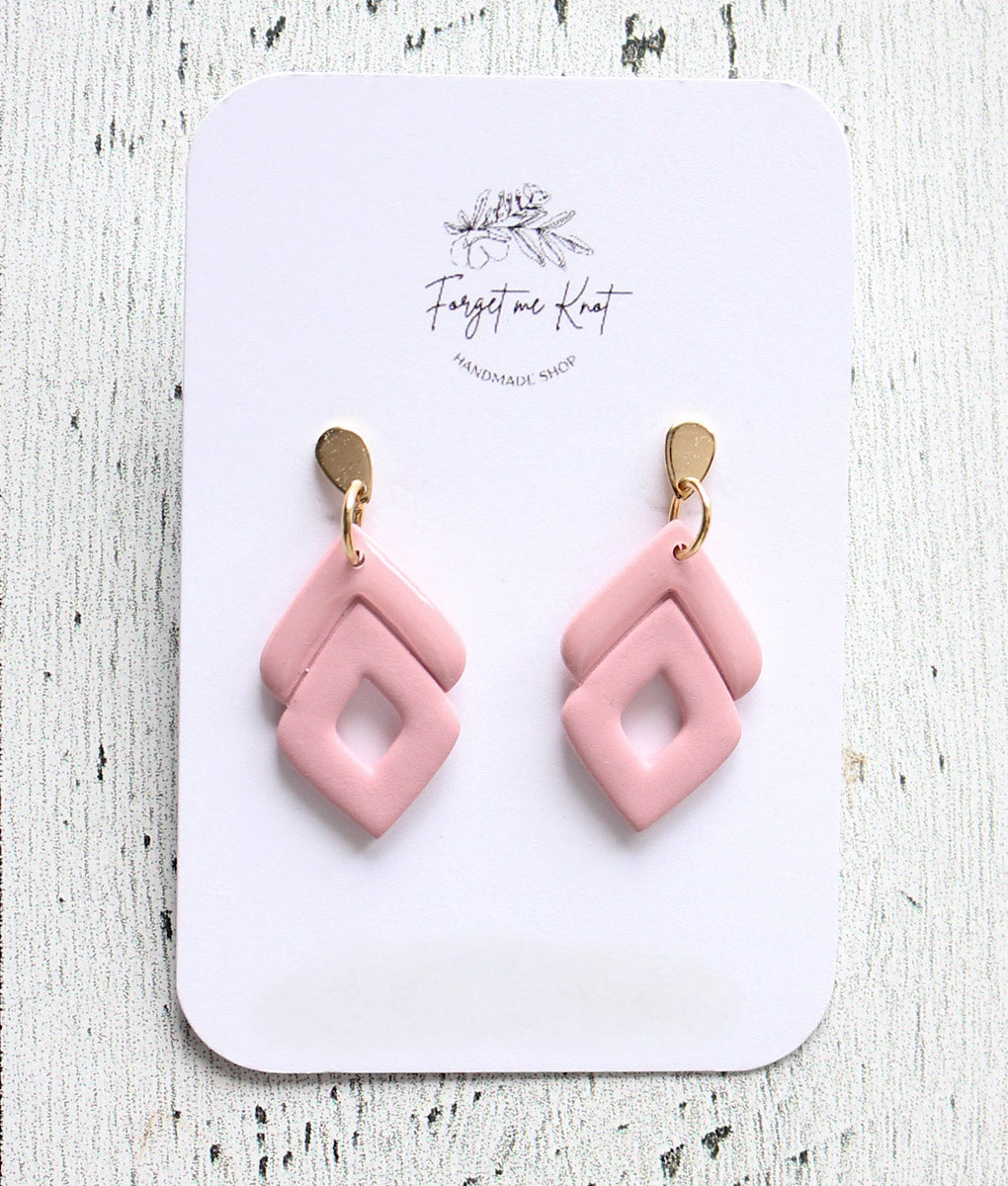 Boucles d’oreilles à losanges superposés fini lustré rose